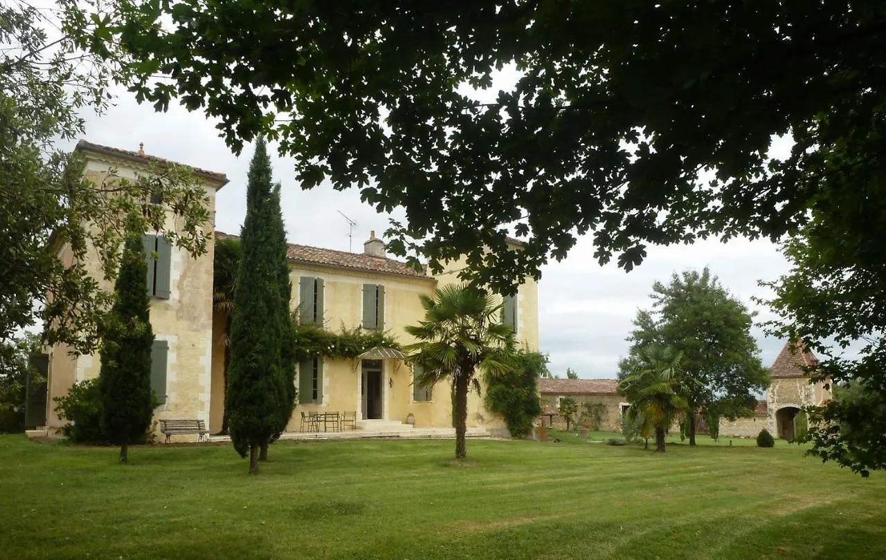 Couette-café Bed and Breakfast Domaine D'Entudelle à Lussan  France